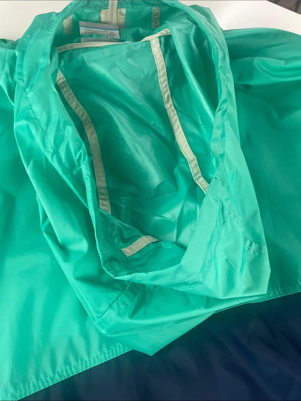 Columbia lightweight windbreaker